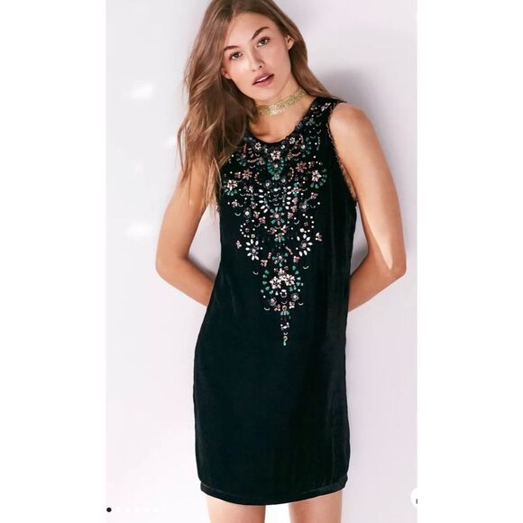 Ecote Dresses & Skirts - Ecote’ Jasmina crystal embellished black velvet sleeveless shift dress